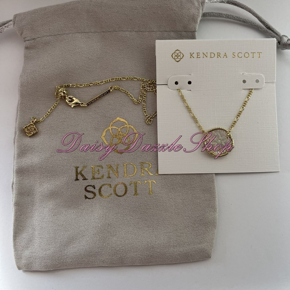 ✨Kendra Scott Sand Dollar Gold Pendant Necklace In Natural Mother of Pearl New✨ - Picture 7 of 8